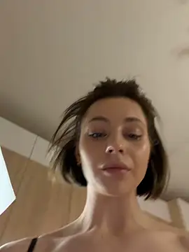 Camilla Railian online show from 05/02/26, 07:41