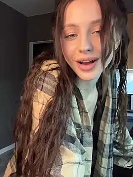 Snapshot of Camilla_Railian chatting on 03/07/25, 06:54 Camilla Railian online show from 03/07/25, 06:54
