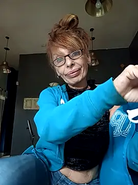 Snapshot of FrozenWaffle chatting on 11/07/25, 06:56 FrozenWaffle online show from 11/07/25, 06:56