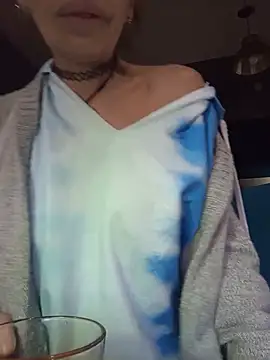 Snapshot of FrozenWaffle chatting on 05/17/26, 04:07 FrozenWaffle online show from 05/17/26, 04:07