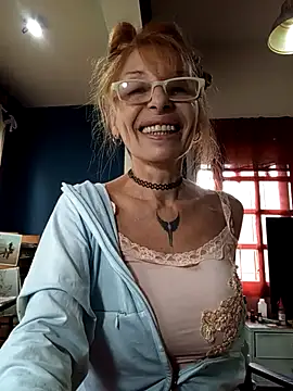 Snapshot of FrozenWaffle chatting on 12/01/25, 04:30 FrozenWaffle online show from 12/01/25, 04:30