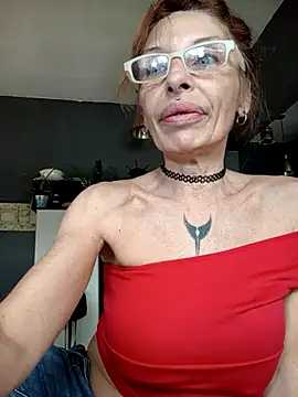 Snapshot of FrozenWaffle chatting on 11/06/25, 05:39 FrozenWaffle online show from 11/06/25, 05:39