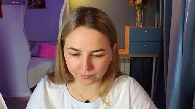 Mira Mermayd online show from 04/28/26, 02:27