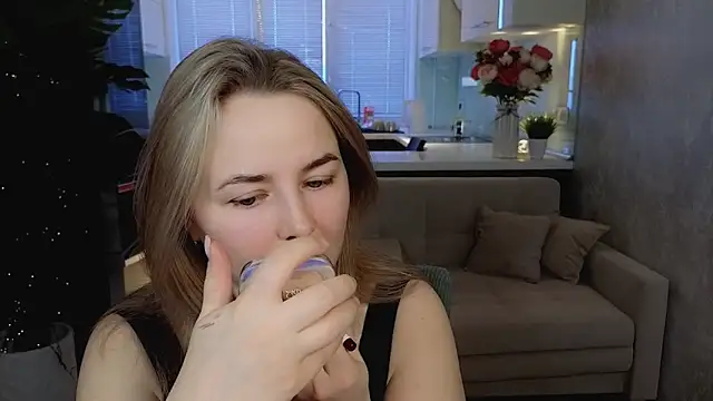 Mira Mermayd online show from 03/12/26, 01:33