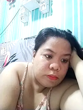 Snapshot of xxsweetshybabe chatting on 10/15/25, 04:33 xxsweetshybabe online show from 10/15/25, 04:33