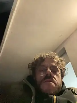 Snapshot of Dirtywheels chatting on 01/16/25, 11:59 Dirtywheels online show from 01/16/25, 11:59