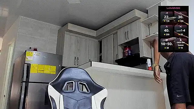 Snapshot of YeremiBrowm chatting on 02/10/26, 04:17 YeremiBrowm online show from 02/10/26, 04:17