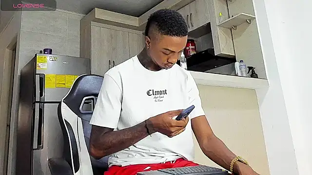 Snapshot of YeremiBrowm chatting on 02/05/26, 04:14 YeremiBrowm online show from 02/05/26, 04:14