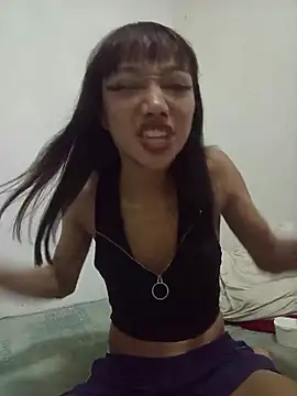 Snapshot of Karmakuro chatting on 04/13/26, 02:04 Karmakuro online show from 04/13/26, 02:04