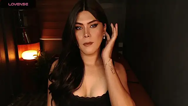 SweetieZeveey  online show from 03/21/26, 12:01