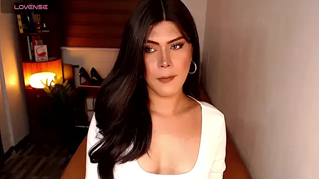 SweetieZeveey  online show from 05/23/26, 07:35