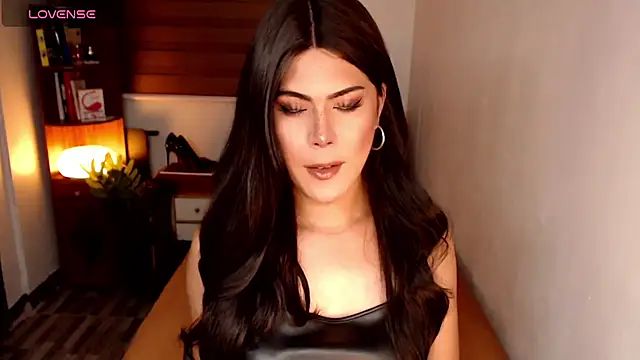 SweetieZeveey  online show from 05/27/26, 08:27