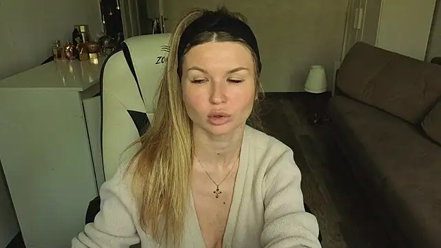 AngelMiaM online show from 05/09/26, 10:51