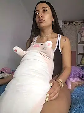 Snapshot of amycute_ chatting on 02/06/25, 04:42 amycute online show from 02/06/25, 04:42