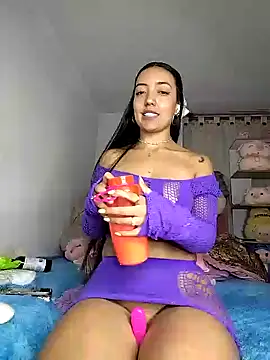 Snapshot of amycute_ chatting on 02/03/25, 02:14 amycute online show from 02/03/25, 02:14