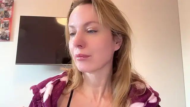 Snapshot of RachellAmazing chatting on 03/05/25, 07:27 RachellAmazing online show from 03/05/25, 07:27