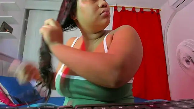 Lunastar02 online show from 10/30/25, 12:47