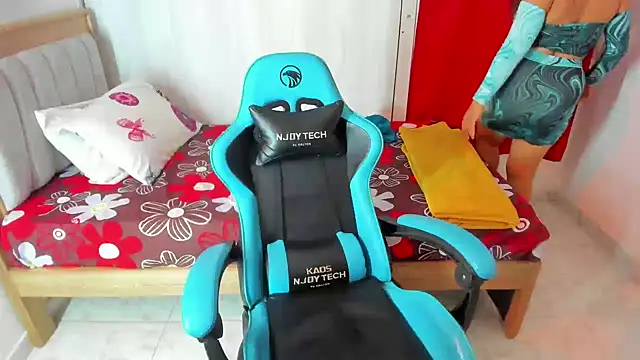 Lunastar02 online show from 11/27/25, 07:03