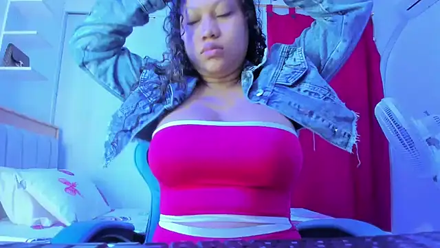 Lunastar02 online show from 11/13/25, 01:04