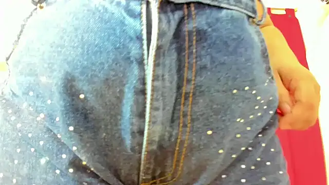 Snapshot of Lunastar02 chatting on 01/12/26, 03:41 Lunastar02 online show from 01/12/26, 03:41