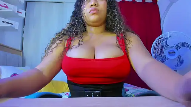 Lunastar02 online show from 12/01/25, 08:42