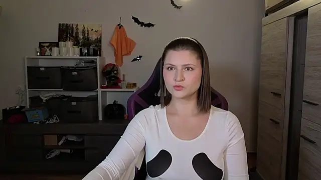 TinniAngel online show from 10/31/25, 06:15