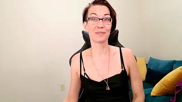 Snapshot of EveEnigma chatting on 02/25/25, 05:08 EveEnigma online show from 02/25/25, 05:08