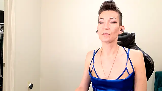 Snapshot of EveEnigma chatting on 02/06/25, 06:02 EveEnigma online show from 02/06/25, 06:02