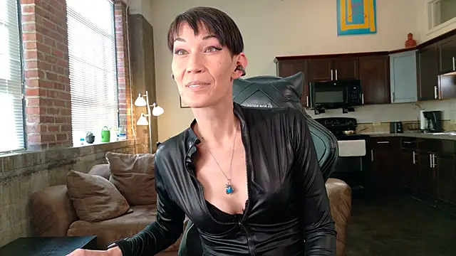 Snapshot of EveEnigma chatting on 12/18/25, 08:45 EveEnigma online show from 12/18/25, 08:45