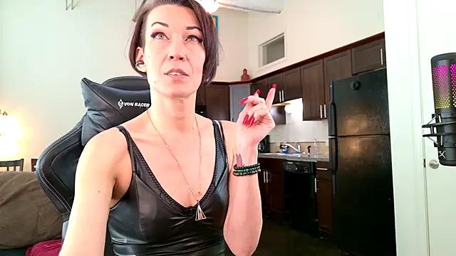 Snapshot of EveEnigma chatting on 03/06/25, 06:26 EveEnigma online show from 03/06/25, 06:26