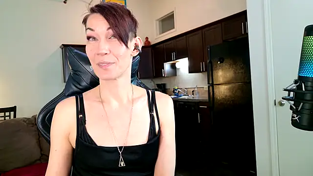 Snapshot of EveEnigma chatting on 03/22/25, 01:08 EveEnigma online show from 03/22/25, 01:08