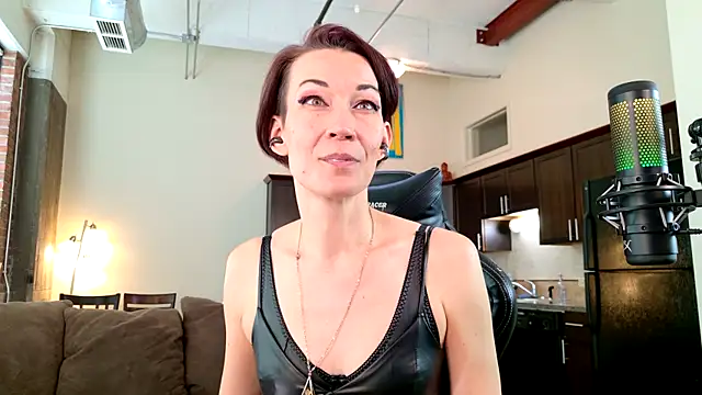 Snapshot of EveEnigma chatting on 03/06/25, 09:31 EveEnigma online show from 03/06/25, 09:31