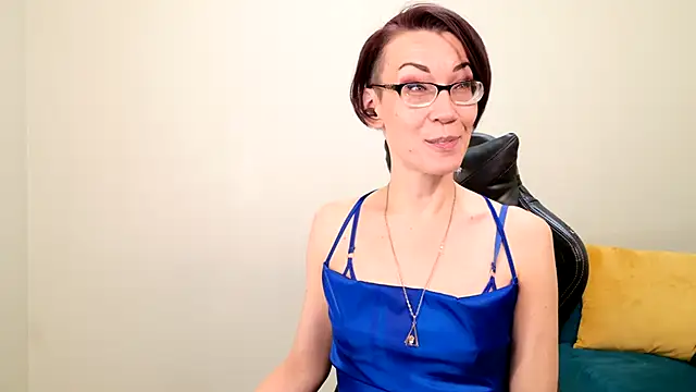 Snapshot of EveEnigma chatting on 02/19/25, 01:39 EveEnigma online show from 02/19/25, 01:39