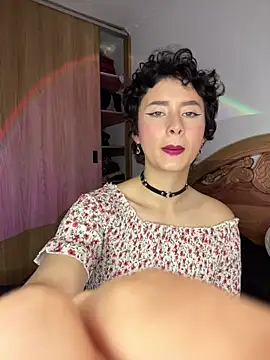 bellaa-w online show from 10/31/25, 02:02