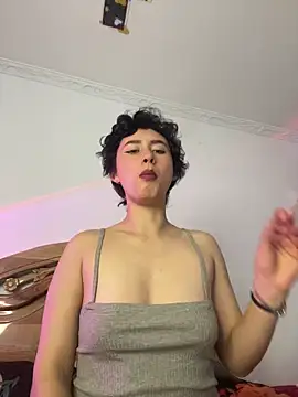 bellaa-w online show from 10/28/25, 01:10