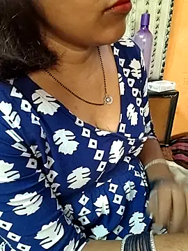 Snapshot of Diya_143 chatting on 05/18/26, 05:34 Diya 143 online show from 05/18/26, 05:34