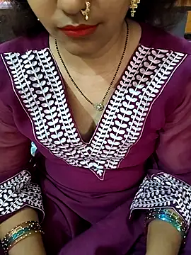 Snapshot of Diya_143 chatting on 05/21/26, 07:28 Diya 143 online show from 05/21/26, 07:28
