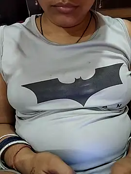 Snapshot of Diya_143 chatting on 05/18/26, 05:40 Diya 143 online show from 05/18/26, 05:40