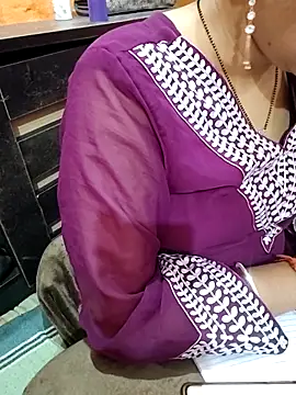Snapshot of Diya_143 chatting on 04/19/26, 06:10 Diya 143 online show from 04/19/26, 06:10