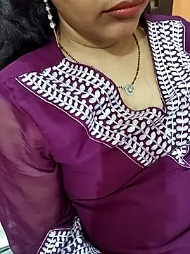Snapshot of Diya_143 chatting on 05/03/26, 06:33 Diya 143 online show from 05/03/26, 06:33