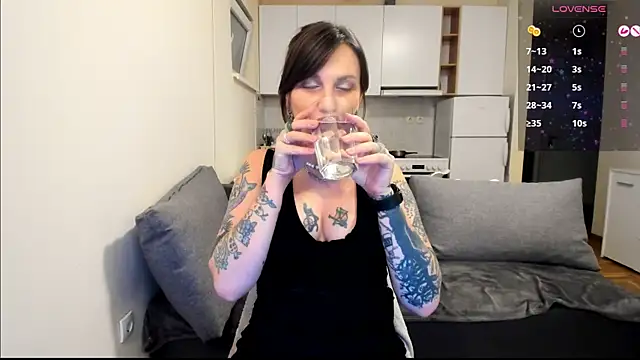 StacyTigerr online show from 03/11/25, 10:53