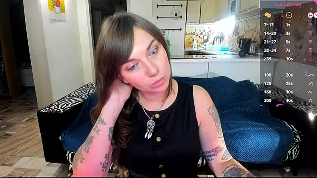 StacyTigerr online show from 11/10/25, 02:44