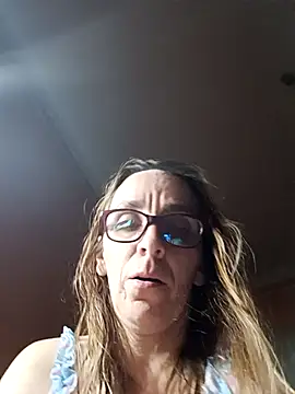 Snapshot of Dettybitch40 chatting on 10/15/25, 06:49 Dettybitch40 online show from 10/15/25, 06:49