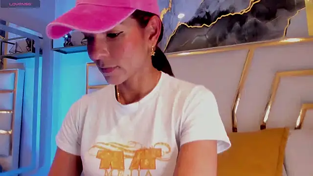 HannaPetit online show from 04/07/26, 07:04