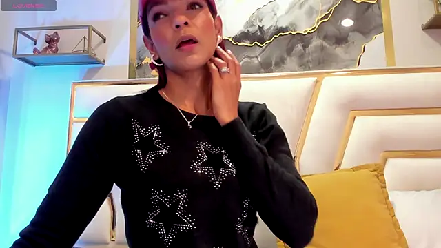 HannaPetit online show from 11/08/25, 07:06