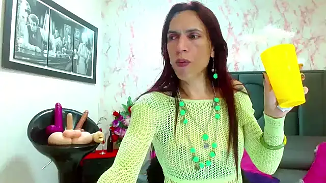 Snapshot of VanessaWolf chatting on 10/14/25, 03:23 VanessaWolf online show from 10/14/25, 03:23