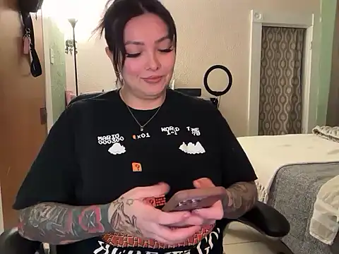 nativepumpkin95 online show from 10/15/25, 01:59