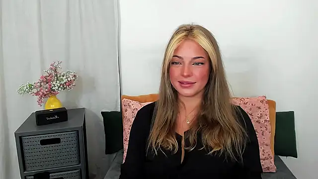 Snapshot of LilyBlondee chatting on 07/14/26, 05:45 LilyBlondee online show from 07/14/26, 05:45