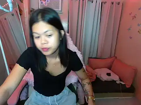 Snapshot of young_salsalita chatting on 10/13/25, 01:34 young salsalita online show from 10/13/25, 01:34