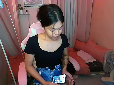 Snapshot of young_salsalita chatting on 09/17/25, 05:15 young salsalita online show from 09/17/25, 05:15